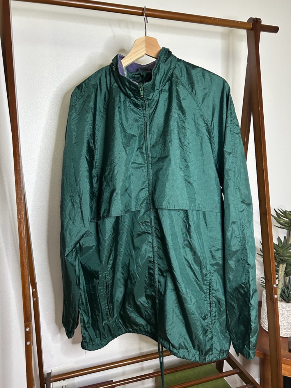 Mountain Tek Green Hooded Windbreaker 
Size Medium